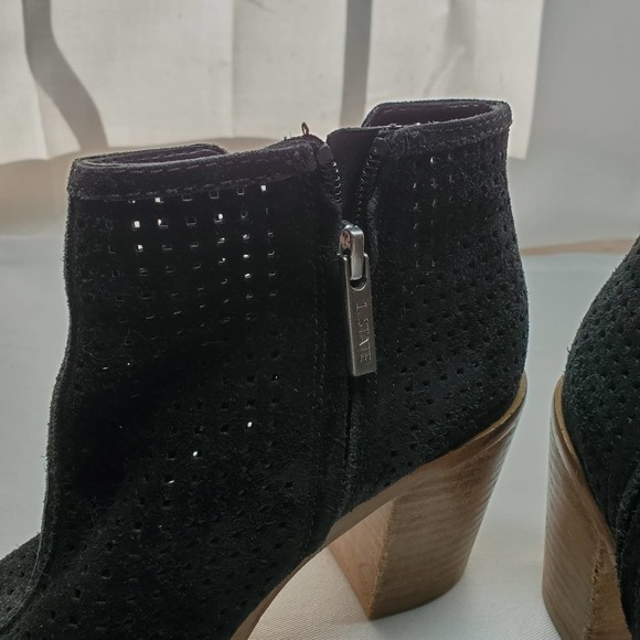 1 State Black Ankle Boots Block Heel Suede Size 7 - Picture 1 of 7